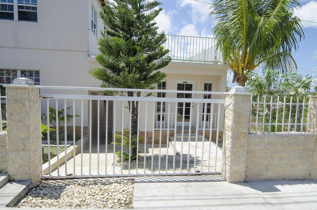 Caribbean Inn And Suites St. John's Zewnętrze zdjęcie