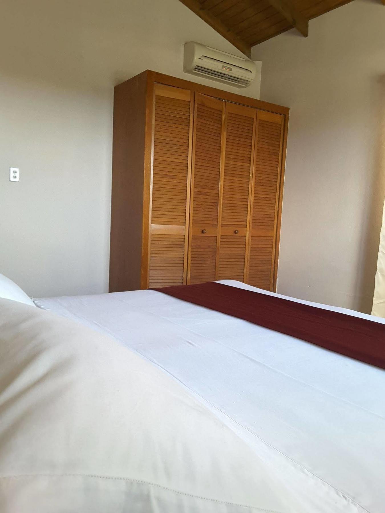 Caribbean Inn And Suites St. John's Zewnętrze zdjęcie